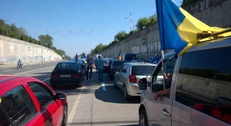 Грандиозный автопробег протеста прошел в Кишиневе (ФОТО)