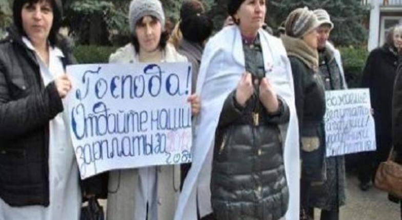 Работники столичной больницы протестуют против произвола властей