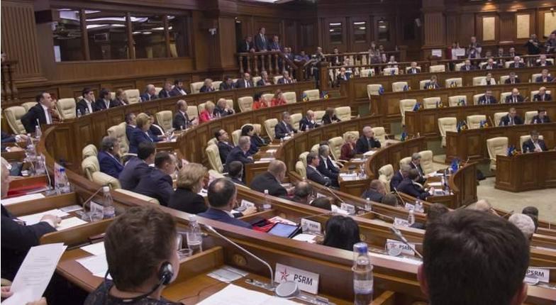Представители Плахотнюка, Воронина и Гимпу в парламенте отказались от расследования кражи миллиарда