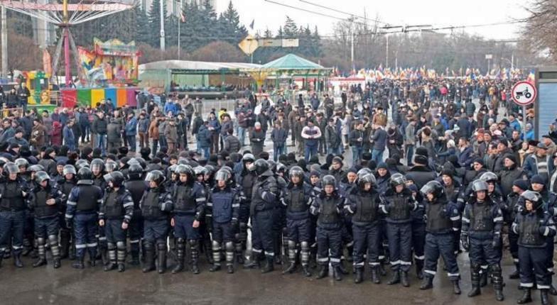 Протестующие разошлись, пообещав вернуться (ФОТО)