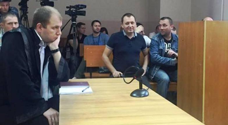 Подчиненные Плахотнюку судьи запретили протесты у его дома