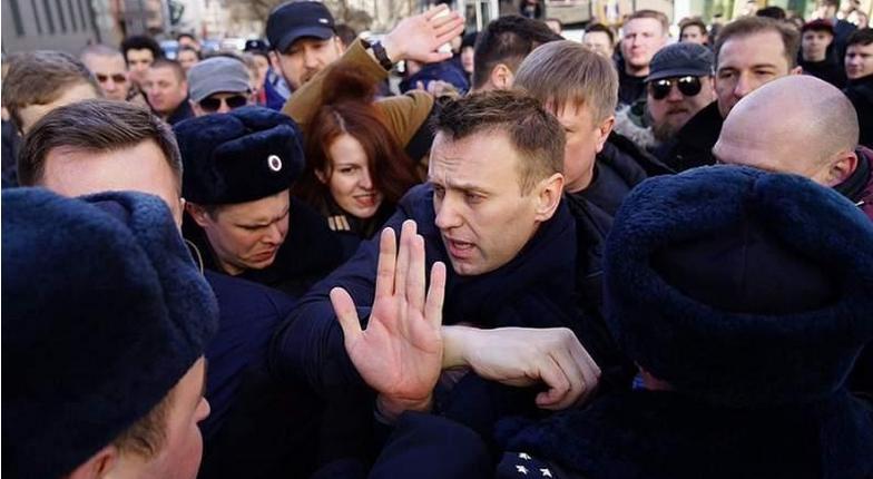 Штраф Навального дополнили арестом