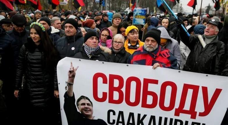 Десятки тысяч сторонников Михаила Саакашвили провели в Киеве марш за импичмент Порошенко (ФОТО)