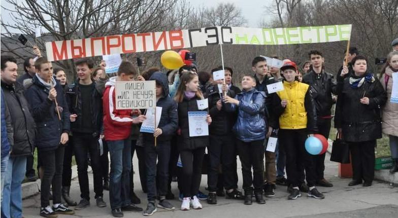 В Международный день рек прошли гражданские акции против намерений Украины построить каскад ГЭС на Днестре (ФОТО)