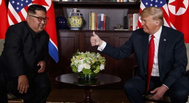 Дональд Трамп встретился с Ким Чен Ыном на первом в истории саммите США-КНДР