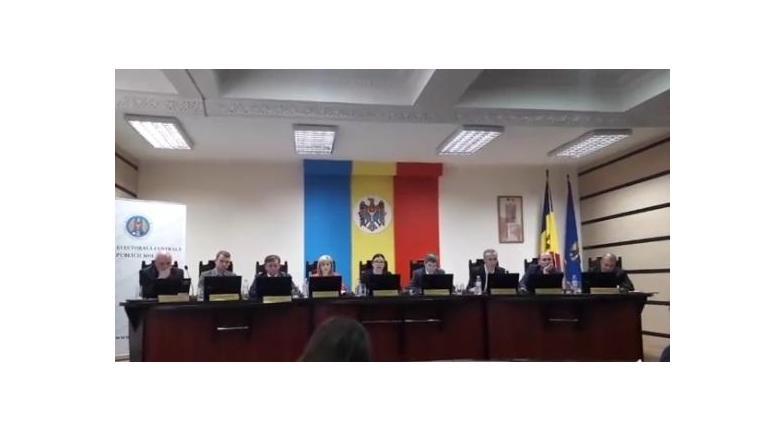 ЦИК запретил проведение референдума по отмене системы Додона-Плахотнюка