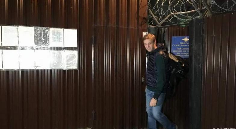 Российский оппозиционер Алексей Навальный освобожден после 50 суток ареста