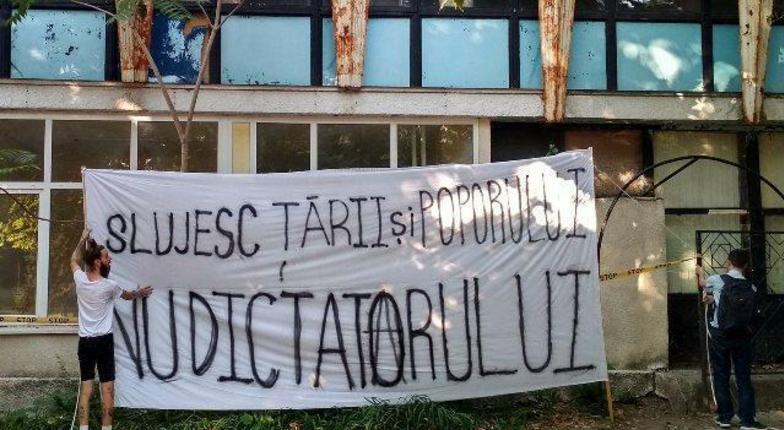 Гражданское протестное движение OccupyGuguță вернулось в Центральный парк Кишинева