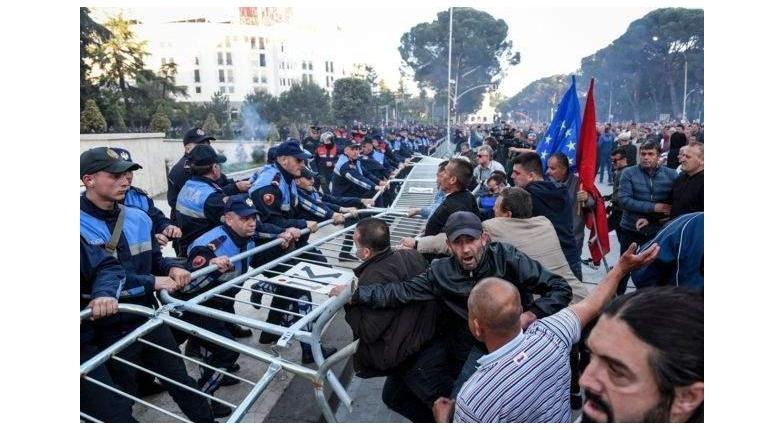 В Албании новая волна антиправительственных протестов