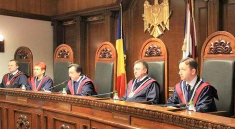 Нарушившие закон судьи Конституционного суда обрушились с обвинениями