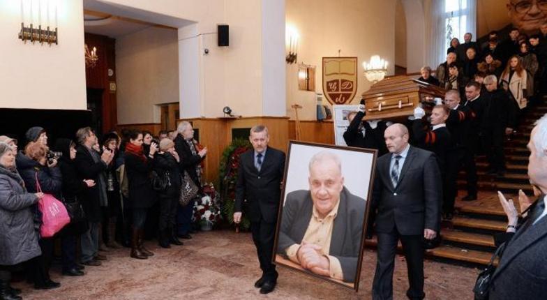 В Москве был похоронен знаменитый режиссер Эльдар Рязанов (ФОТО)