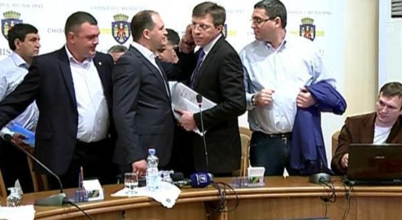 Киртоакэ настоял на проведении «золотого» заседания муниципального совета