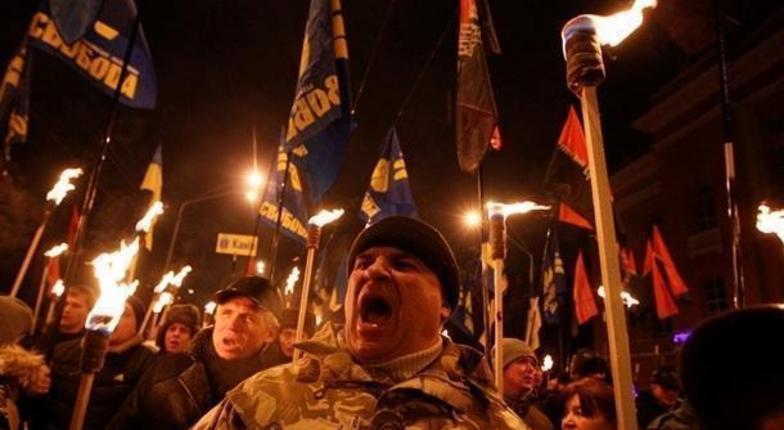 Президент Чехии сравнил факельное шествие в Киеве с гитлеровскими маршами