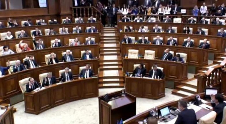 Партии Плахотнюка, Додона и Воронина объединили силы в парламенте