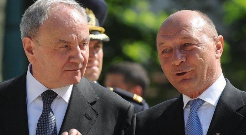Бэсеску призвал подготовиться к объединению Молдовы с Румынией