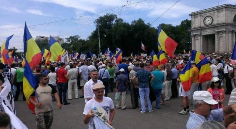 Румынские реваншисты провели собрание на центральной площади Кишинева