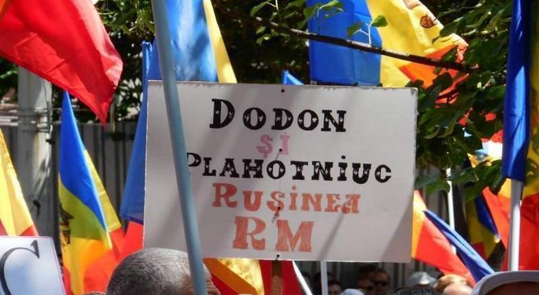 Внепарламентская оппозиция призывает на протест против сговора Додона и Плахотнюка