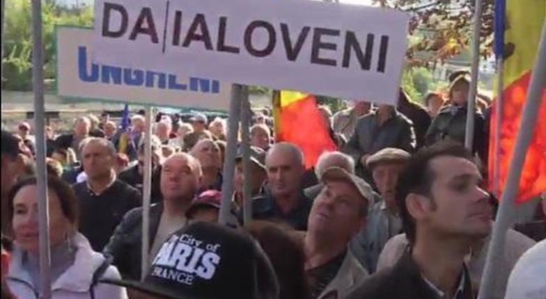 Перед Общественной телекомпанией Moldova-1 продолжились акции протеста