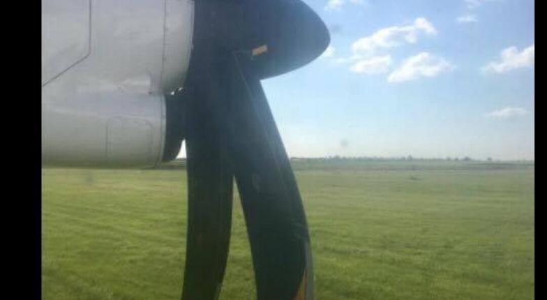 FLASH: При посадке в Кишиневе самолет румынской авиакомпании TAROM вышел за пределы взлетной полосы (ФОТО)