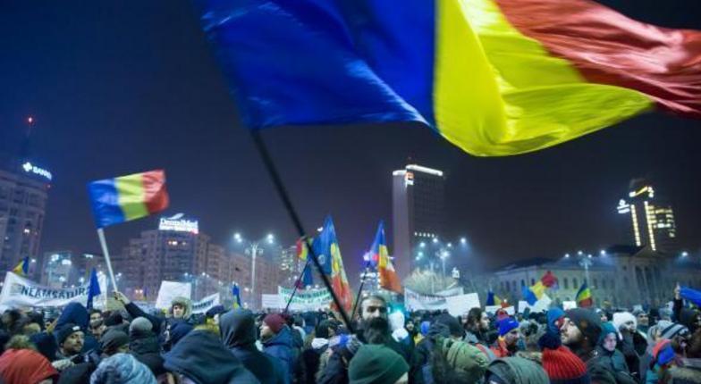 По всей Румынии продолжаются массовые антиправительственные акции протеста (ФОТО)
