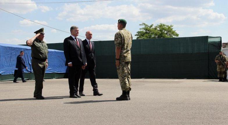 Порошенко пообещал помочь Молдове вернуть суверенитет над Приднестровьем