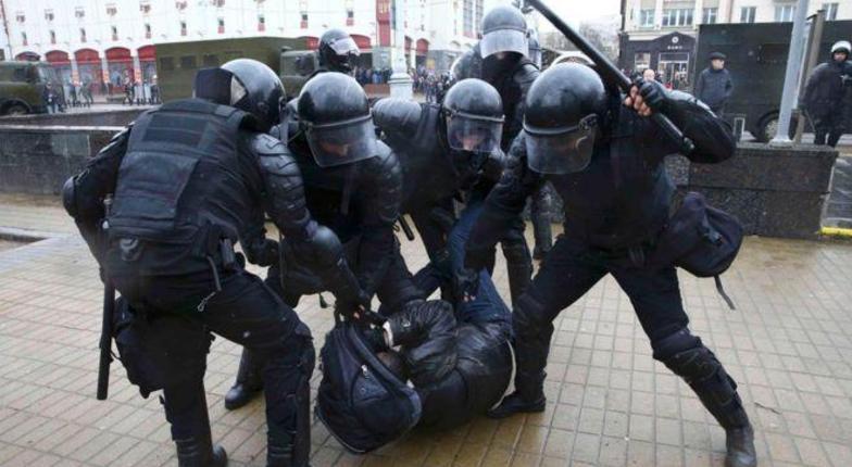 Евросоюз осудил силовой разгон демонстрантов в Беларуси