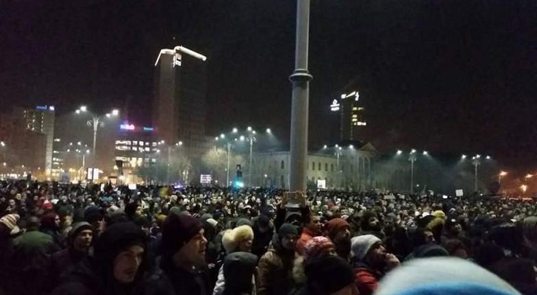Президент Румынии встал на сторону протестующих против коррупционных мер правительства