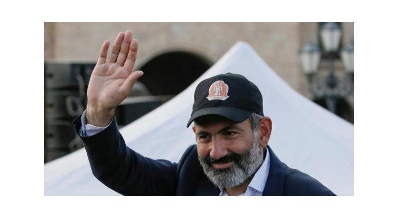 Премьер-министр Армении подал в отставку в надежде на досрочные парламентские выборы