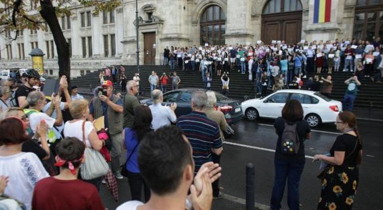 В Румынии судьи и прокуроры вышли на протест против подчинения судебной системы правящей партии