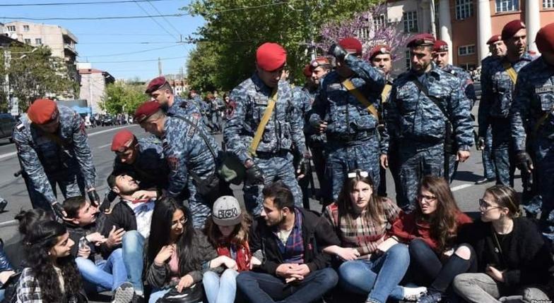 В Ереване объявлено о начале бархатной революции