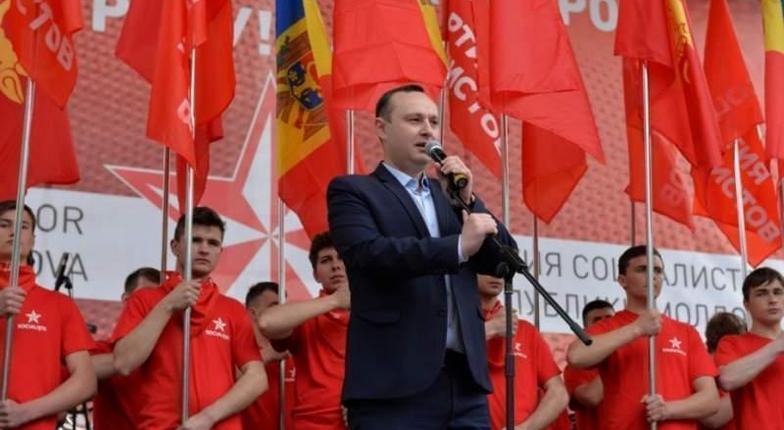 Одного из лидеров партии Додона призвали признаться в своей нетрадиционной сексуальной ориентации