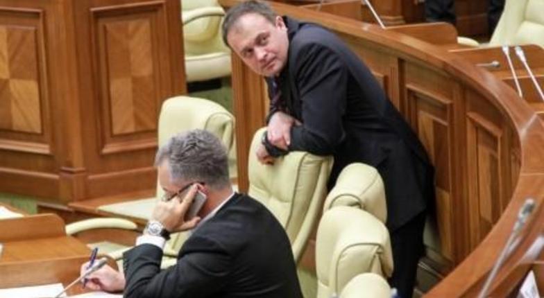 Прокуратура не заметила информацию о недвижимости Плахотнюка и скрытом бизнесе председателя парламента