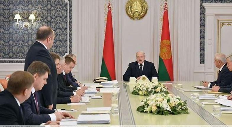 Лукашенко обвинил Россию во введении санкций