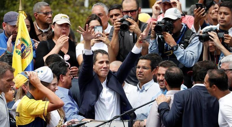 Власти Венесуэлы требуют лишения неприкосновенности временного лидера страны