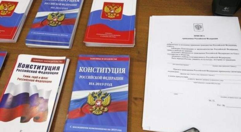 Первые жители Донбасса получили российские паспорта