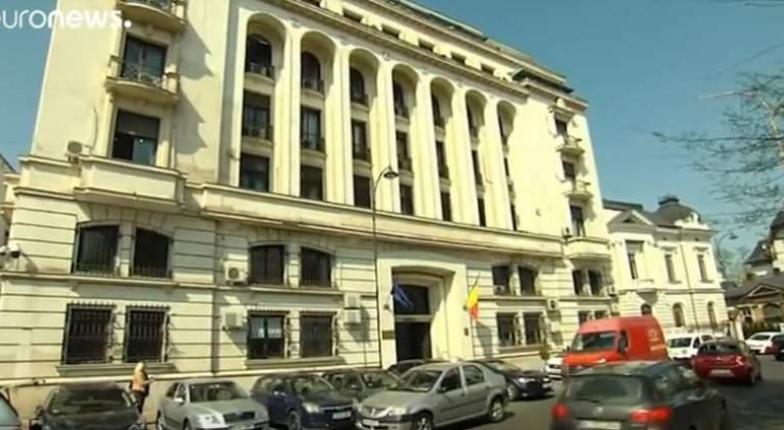 КС Румынии отменил скандальные законы, смягчающие наказание коррупционерам
