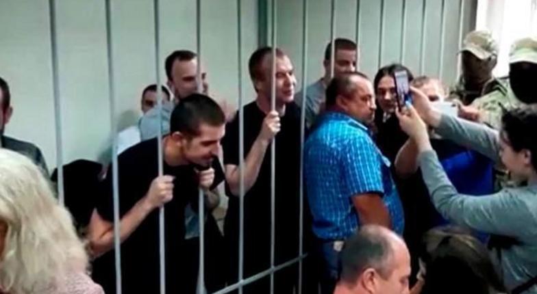 Захваченные в Керченском проливе украинские моряки останутся под стражей еще три месяца
