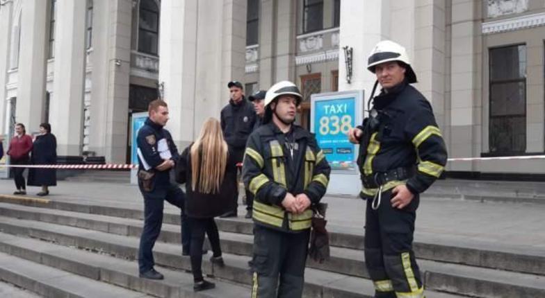 На вокзале Одессы эвакуируют людей из-за сообщения о бомбе