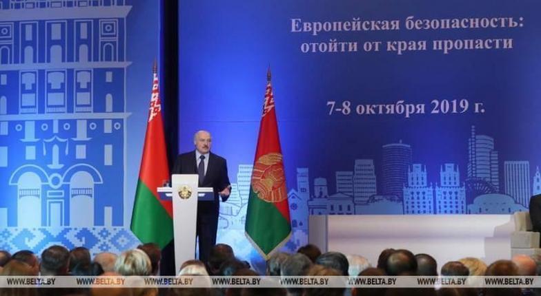 Лукашенко обвинил Запад в бездействии в вопросе разрешения конфликта на Донбассе
