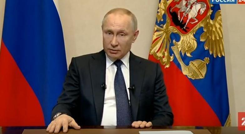 Путин перенес голосование по своей инициативе об изменении Конституции