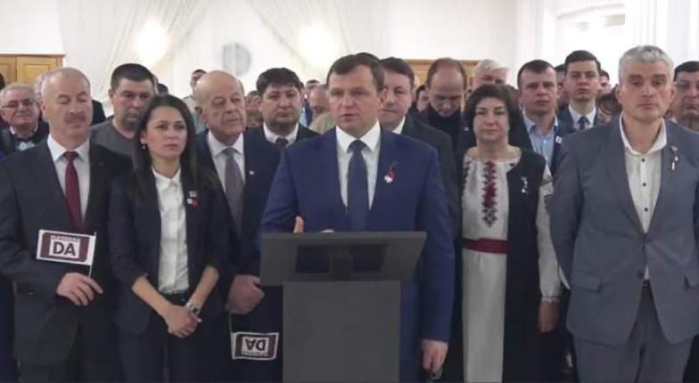 Андрей Нэстасе официально включился в спор с Додоном за должность президента