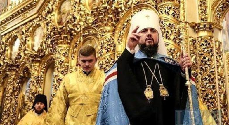 Православная церковь Украины рекомендовала прихожанам не целовать иконы и кресты