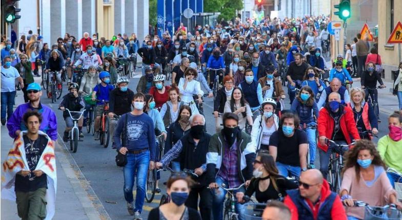 В городах Словении прошли многотысячные акции протеста