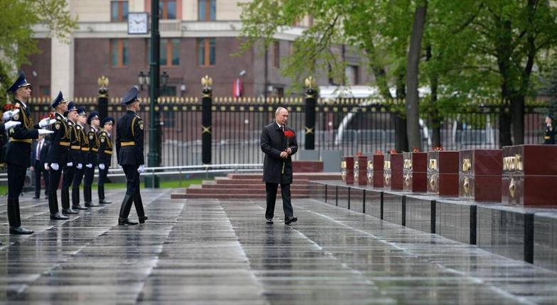 Путин ограничился скромной церемонией вместо Парада Победы