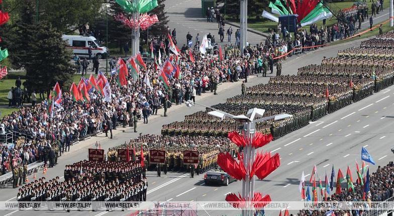 В Минске проходит военный парад в честь Дня победы