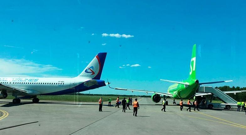 В Аэропорту Петербурга столкнулись два самолета