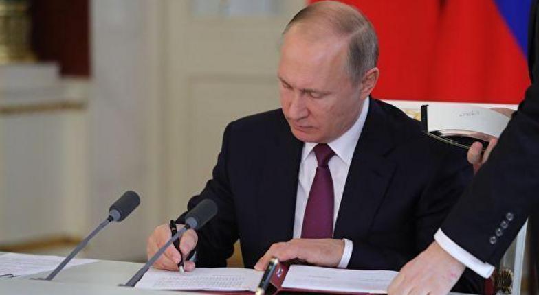 Путин ввел многодневное голосование в России