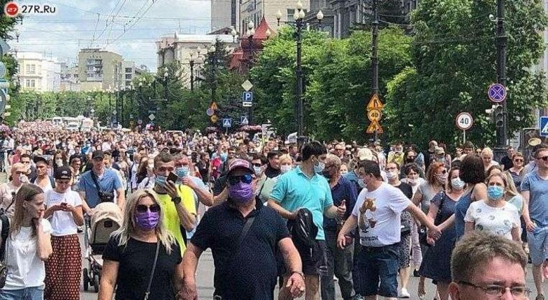 Не менее 50 тысяч человек вышли в Хабаровске в поддержку арестованного губернатора