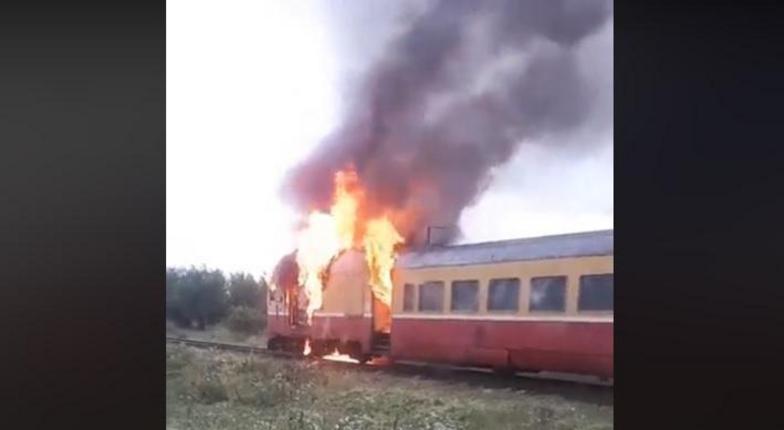 Пассажиры успели покинуть горевший поезд