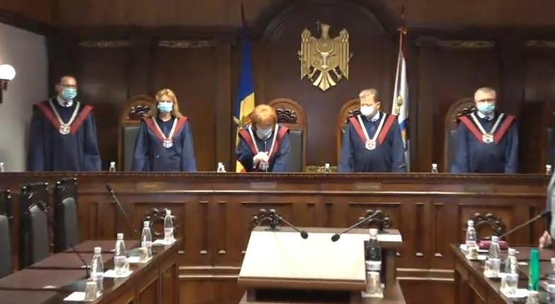 Конституционный суд запретил проведение президентских и парламентских выборов в один день